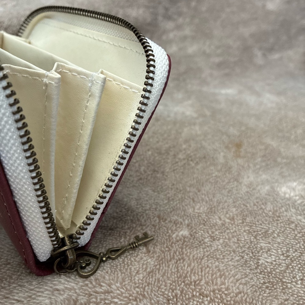Alice on Wednesday brick Red Wallet - Picture 5 of 5